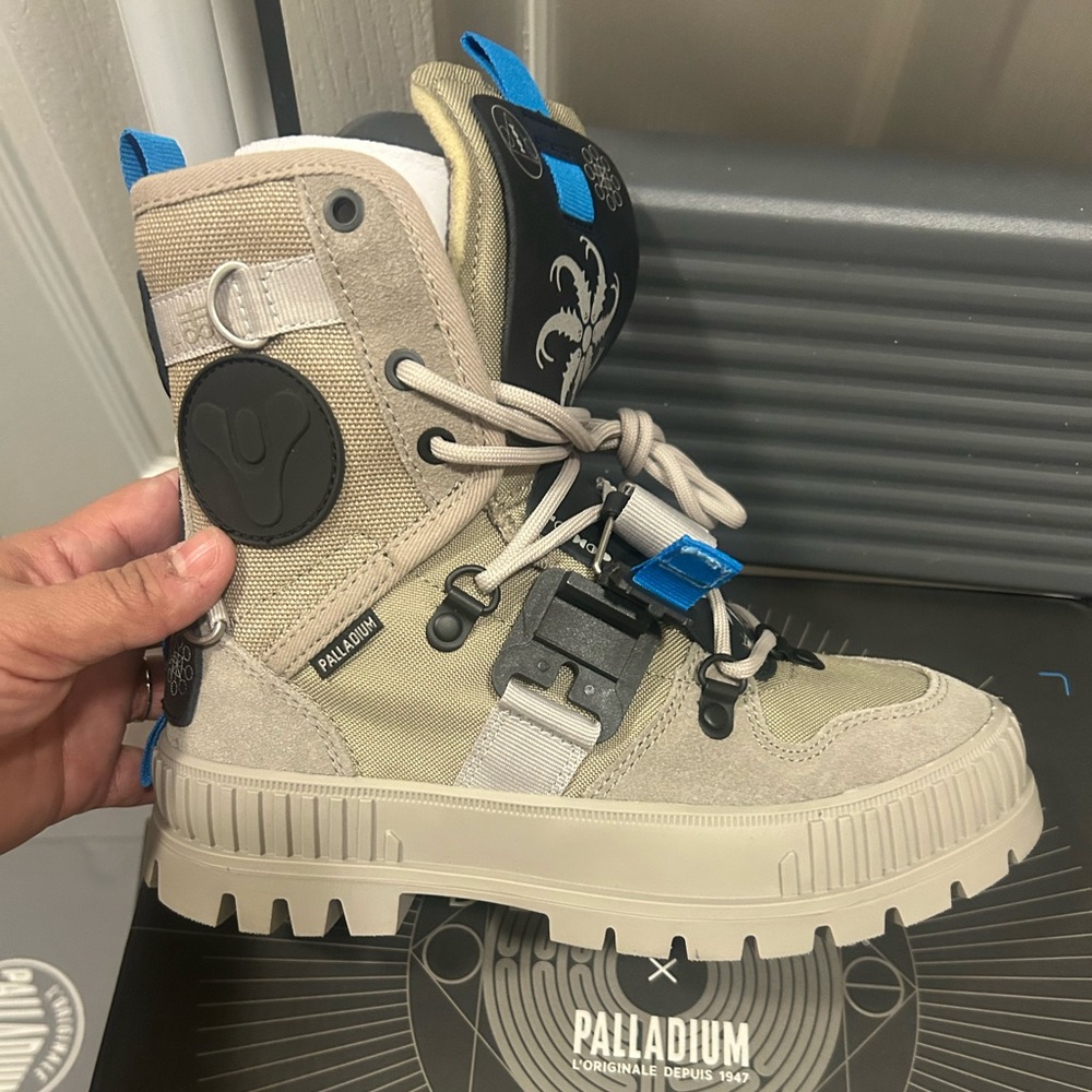 Men’s 3.5 / women’s 5 Palladium